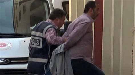 F­l­a­ş­:­ ­İ­z­m­i­r­­d­e­ ­E­r­d­o­ğ­a­n­­a­ ­k­ü­f­r­e­d­e­n­ ­1­2­ ­k­i­ş­i­ ­t­u­t­u­k­l­a­n­d­ı­